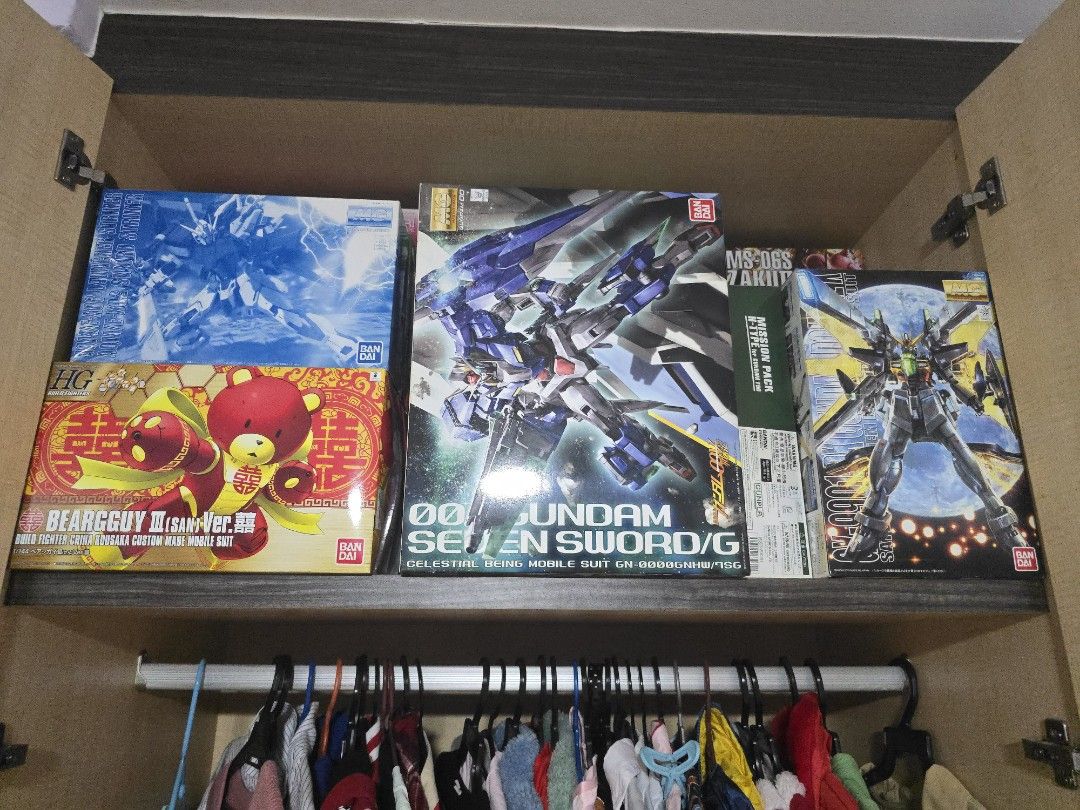 Bandai Gunpla Kits (Category: Gundam Model Kits) located in Singapore. Submitted by kumo82 (Listing ID 1320907143, Image 3). Description: Genuine Bandai Gunpla kits. Please offer if interested..
