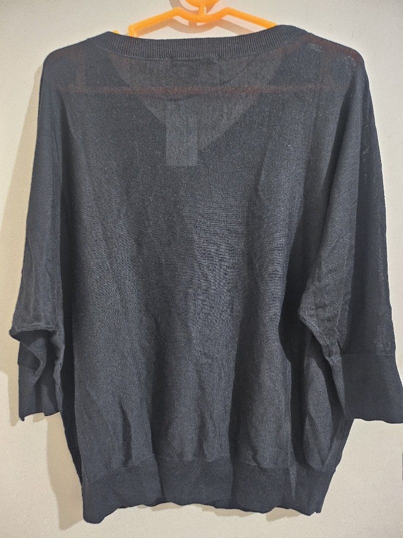 Black 3/4 Sleeves Sweater for Womens (Category: Longsleeves) located in Manila. Submitted by aituy (Listing ID 1320868907, Image 2). Description: ✅️ Onhand ready to ship ✅️ Original and authentic ✅️ 100% Brand new ‼️ bought when I loose weight but not worn RFS : No longer fits me 🫣🤭 • Size : Large only • Color : Black • Original Price: P1,490 ⚠️‼️SALE PRICE : P300‼️⚠️ 📍 Location: Sta. Cruz, Manila ✔️ MOP: Bank Transfer, GCash or Paymaya only ❌