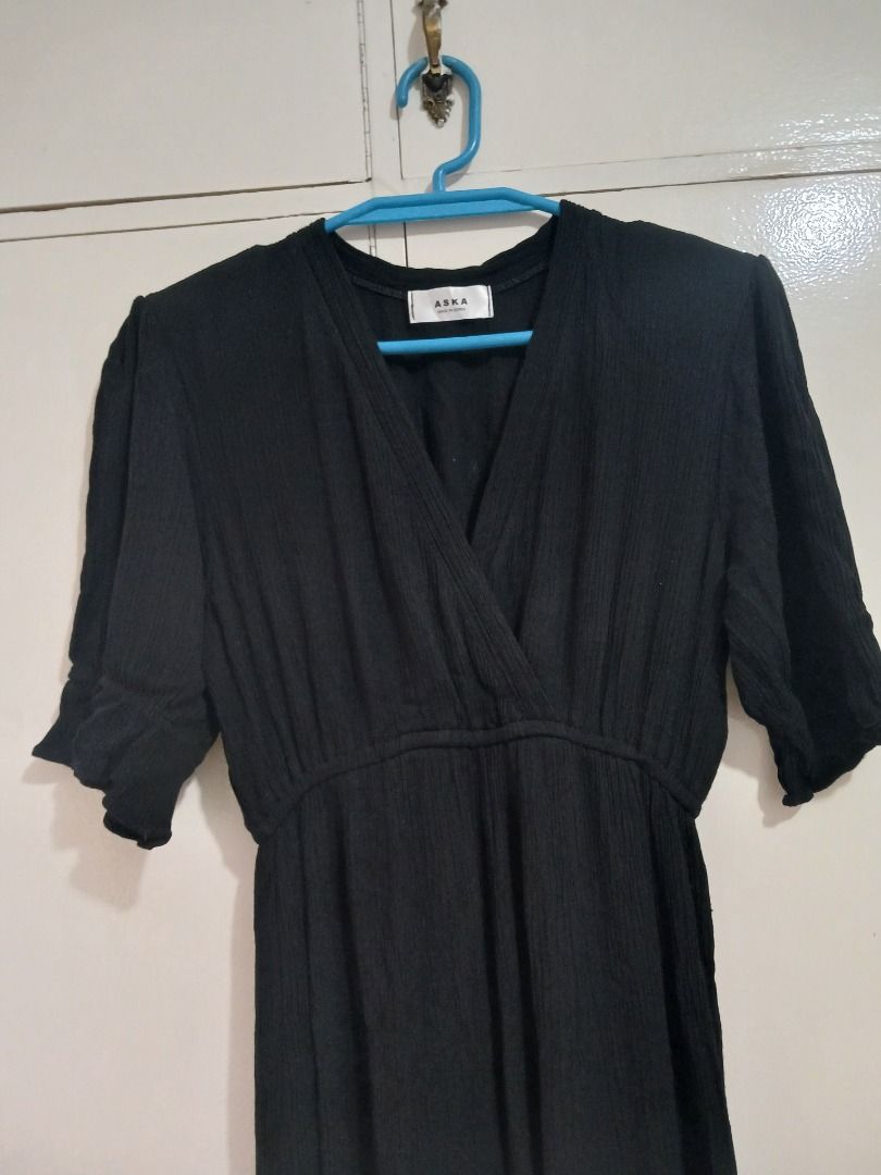 Black Maxi Dress (Aska Korea) (Category: Dresses) located in Magalang. Submitted by mikay__ (Listing ID 1320844222, Image 2). Description: selling this black maxi dress! super comfortable and breathable fabric. you can wear this casually or to formal events fabric: cotton, it has some texture (see photos) size: best fits small to large (super garterized waist!) i only wore this once :) rfs: closet decluttering measurements: garterized waist: 24-3