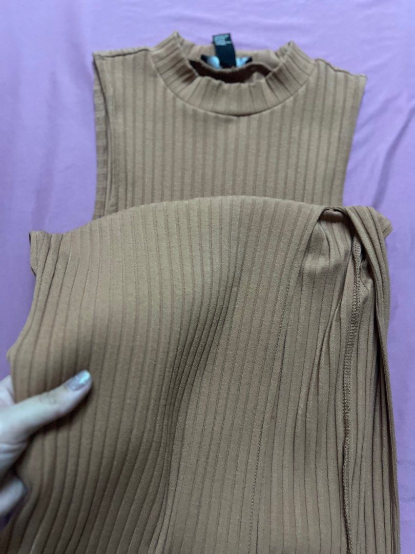 Bodycon Dress (Category: Dresses) located in Manila. Submitted by cathymcb (Listing ID 1320820140, Image 3). Description: Small on tag but can fit up to medium With slit.