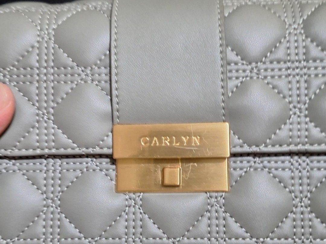 Carlyn Minute (Category: Cross-body Bags) located in Antipolo. Submitted by swiftphoenix_21 (Listing ID 1320797453, Image 3). Description: Preloved Bag Good Condition Includes 2 original sling strap Has minimal scratches on hardware as it's sign of usage.