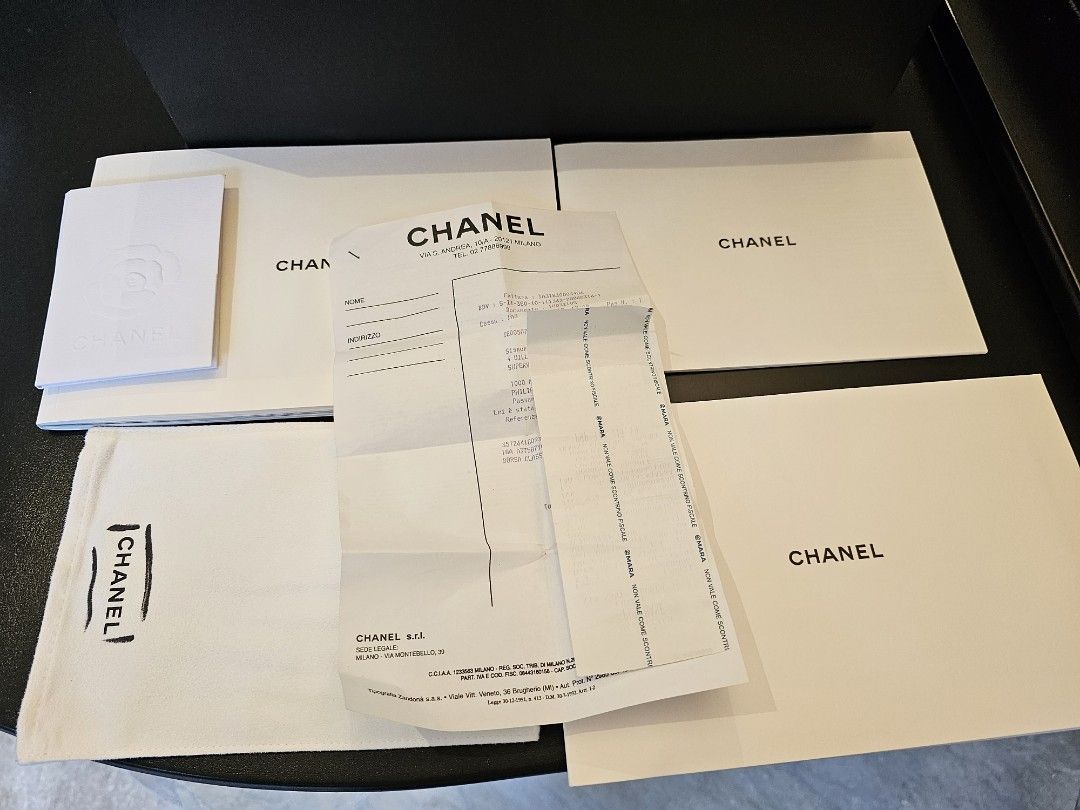 CHANEL Reissue 2.55 Beige flapbag (Category: Luxury Bags & Wallets) located in Pasig City. Submitted by lancereyes31 (Listing ID 1320837307, Image 3). Description: CHANEL Reissue 2.55 Double Flap bag Medium Gold Hardware Beige Hard to find Super complete Box Papers Dust bag Receipt from Chanel rush.