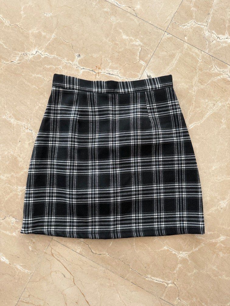 checkered plaid a line mini skirt Women s Fashion Bottoms Skirts on Carousell