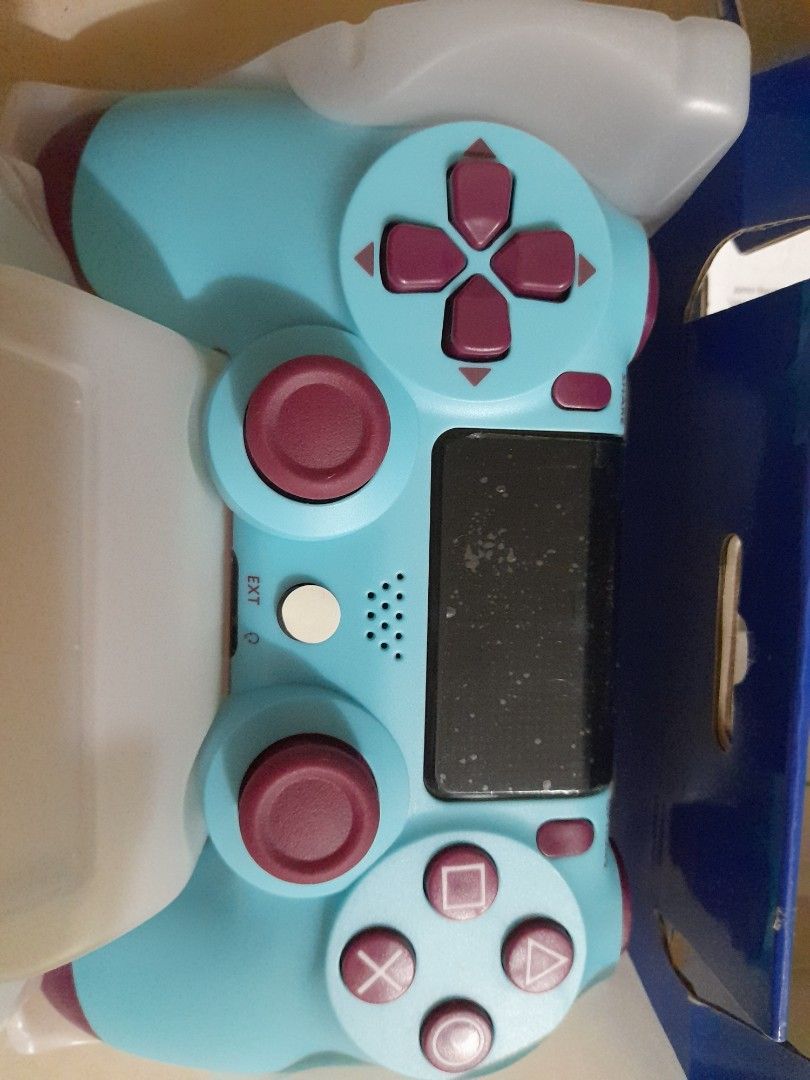 Ds4 WIRELESS CONTROLLER (Category: Controllers) located in Quezon City. Submitted by hajjasittienor (Listing ID 1320834701, Image 1). Description: BRAND NEW 💯 DS4 WIRELESS CONTROLLER.700 CABLE CHARGER.150 .....PWEDE COD .....PWEDE PICK UP AVIDA TOWER NEW MANILA COL BONNY SERRANO AVE QUEZON CITY.