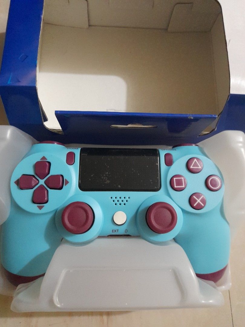 Ds4 WIRELESS CONTROLLER (Category: Controllers) located in Quezon City. Submitted by hajjasittienor (Listing ID 1320834701, Image 2). Description: BRAND NEW 💯 DS4 WIRELESS CONTROLLER.700 CABLE CHARGER.150 .....PWEDE COD .....PWEDE PICK UP AVIDA TOWER NEW MANILA COL BONNY SERRANO AVE QUEZON CITY.