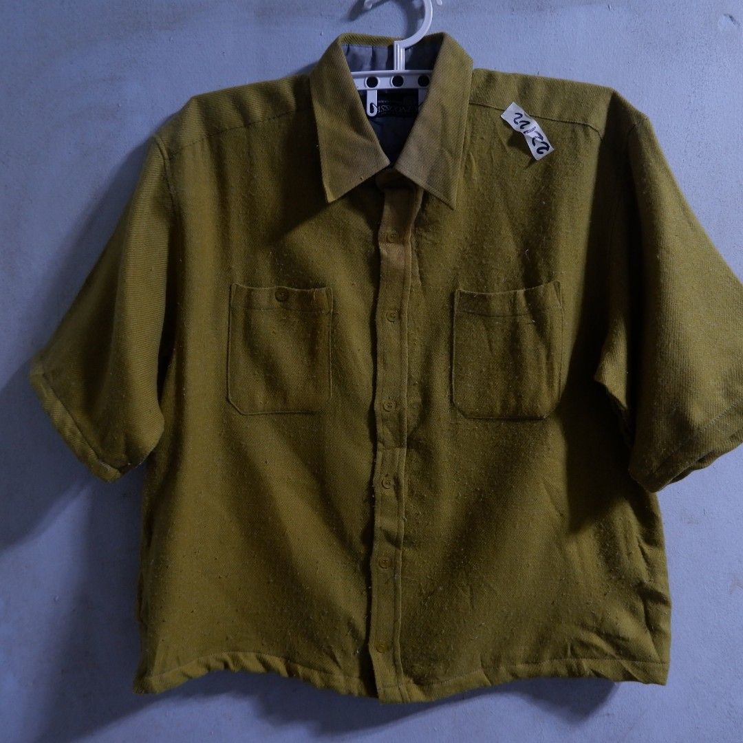 Earth Tone Green Crop Polo (Category: Formal Shirts) located in Quezon City. Submitted by bequest_gallery (Listing ID 1320903537, Image 3). Description: Earth Tone Green Crop 📍Medium to Semi Large Frame 📍Well Used, with runs, still presentable 📍300+ SHIPPED, negotiable 📍Location: Quezon City 📍Delivery: Within Metro Manila: Lalamove, JNT, and LBC. Outside regions: JNT, and LBC 📍Meet Up: QUEZON CITY, FAIRVIEW or SM North EDSA.