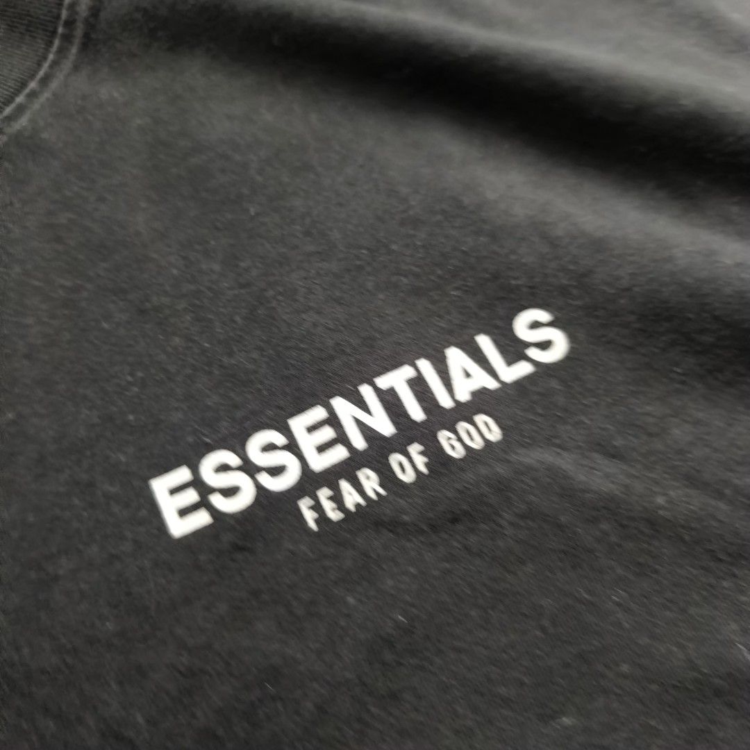 ESSENTIALS FOG STAR BACK HIT (Category: Luxury Apparel) located in Manila. Submitted by santiagoda07370 (Listing ID 1320799129, Image 3). Description: 26x32 ♦️All items are thrift unless stated as brand new or preloved. Please manage your expectations. ♦️The condition of each item is stated, and some of them may have unnoticeable flaws. Forget perfection. ♦️All clothes are washed and ready to wear. But for your safety, wash it before using. ♦️The