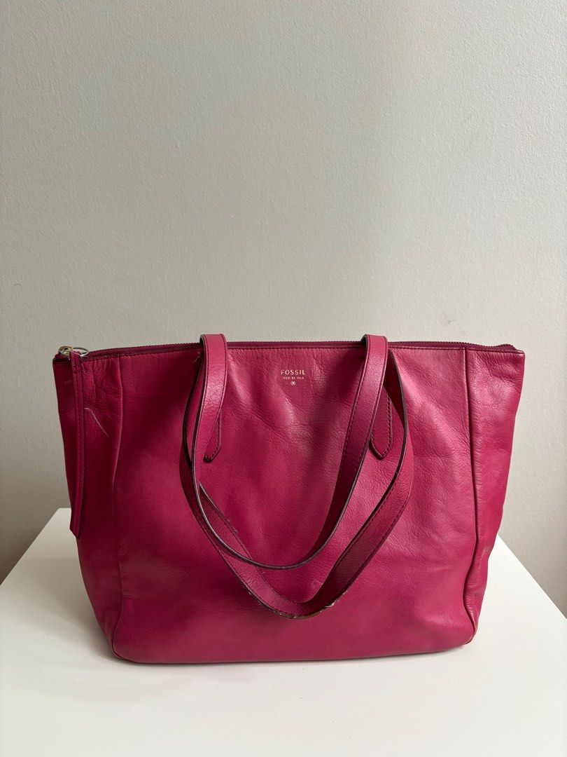 Fossil Sydney Tote (Category: Bags & Wallets) located in Toronto. Submitted by kathvills (Listing ID 1320942875, Image 1). Description: .