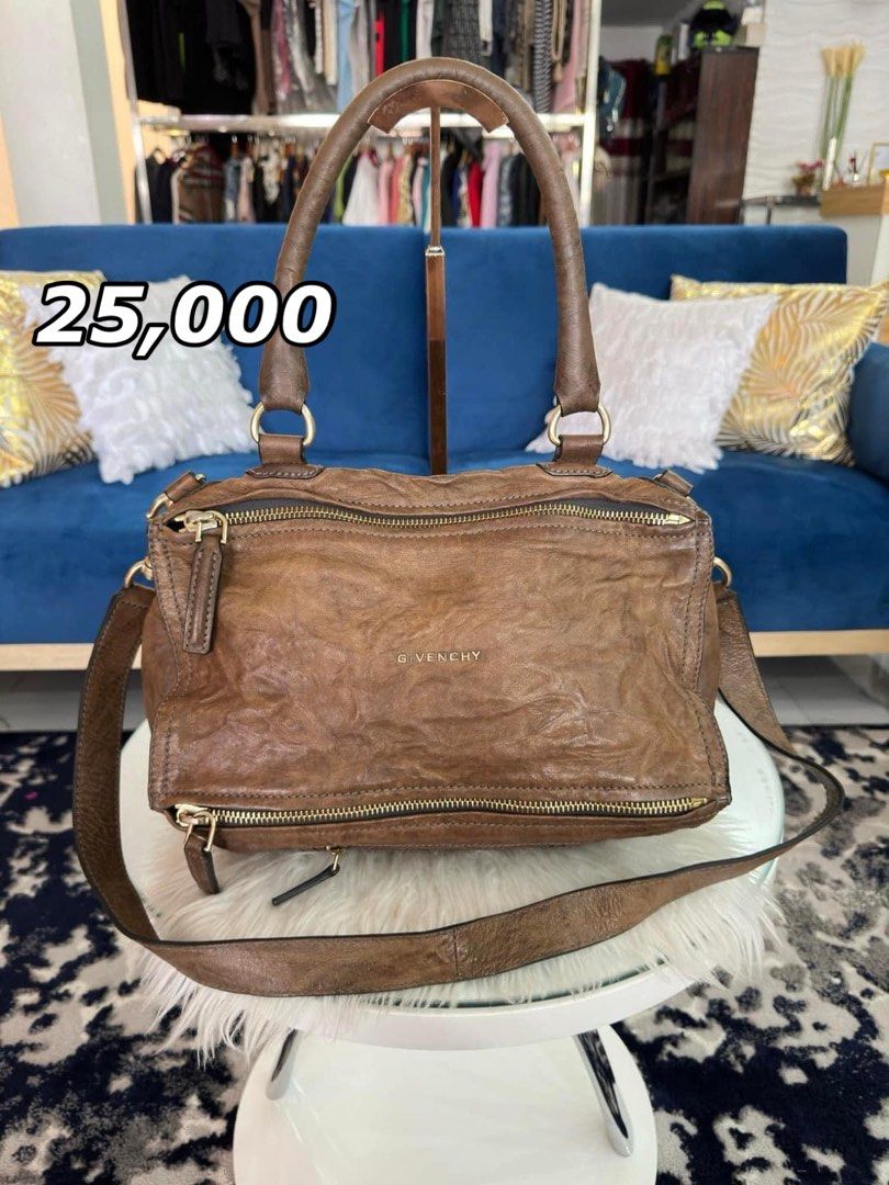 Givenchy pandora medium (Category: Luxury Bags & Wallets) located in Quezon City. Submitted by authenticpreloveeedph (Listing ID 1320924589, Image 1). Description: .