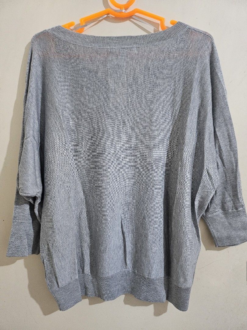 Gray 3/4 Sleeves Sweater for Womens (Category: Longsleeves) located in Manila. Submitted by aituy (Listing ID 1320867836, Image 2). Description: ✅️ Onhand ready to ship ✅️ Original and authentic ✅️ 100% Brand new ‼️ bought when I loose weight but not worn RFS : No longer fits me 🫣🤭 • Size : Large only • Color : Gray • Original Price: P1,490 ⚠️‼️SALE PRICE : P300‼️⚠️ 📍 Location: Sta. Cruz, Manila ✔️ MOP: Bank Transfer, GCash or Paymaya only ❌️ 