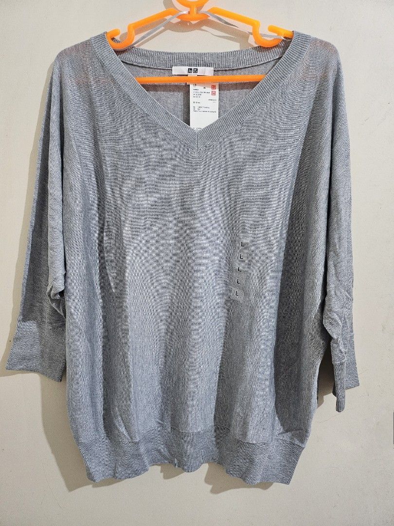Gray 3/4 Sleeves Sweater for Womens (Category: Longsleeves) located in Manila. Submitted by aituy (Listing ID 1320867836, Image 1). Description: ✅️ Onhand ready to ship ✅️ Original and authentic ✅️ 100% Brand new ‼️ bought when I loose weight but not worn RFS : No longer fits me 🫣🤭 • Size : Large only • Color : Gray • Original Price: P1,490 ⚠️‼️SALE PRICE : P300‼️⚠️ 📍 Location: Sta. Cruz, Manila ✔️ MOP: Bank Transfer, GCash or Paymaya only ❌️ 