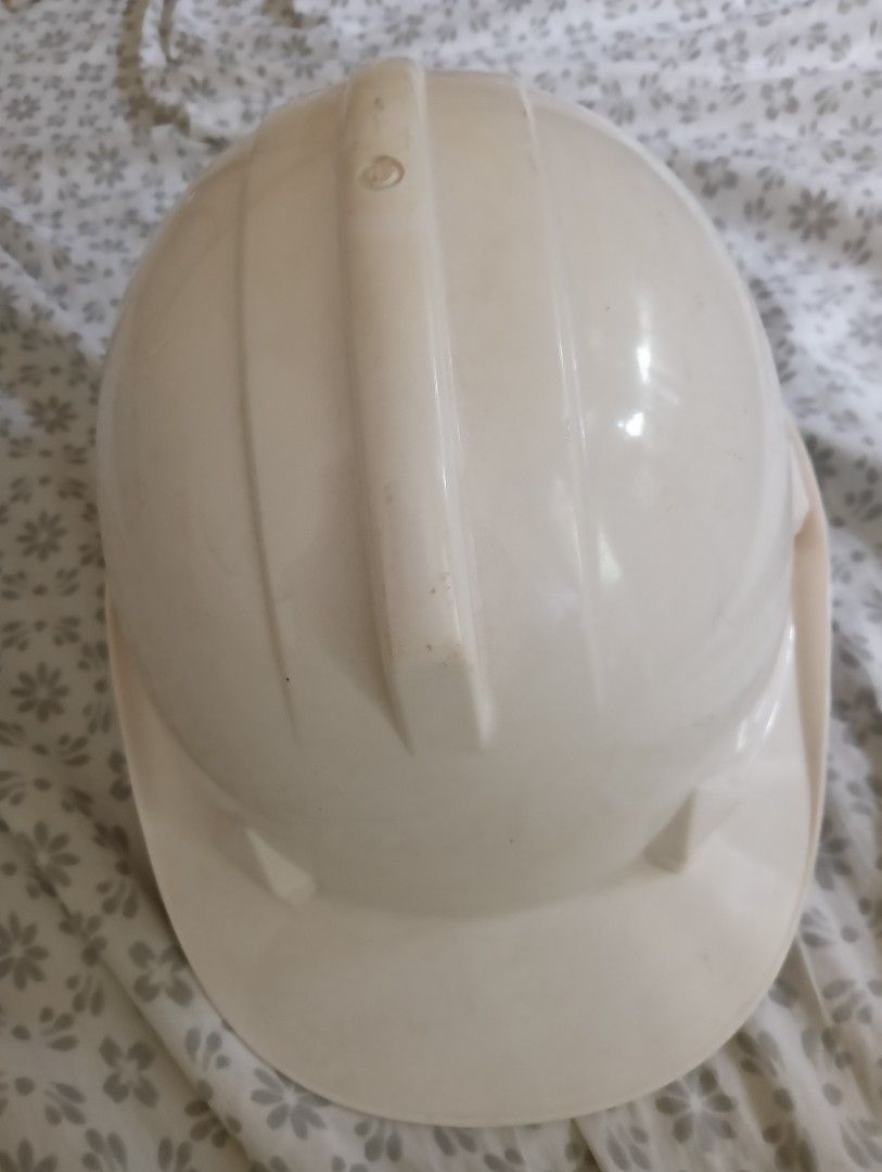 Hard hat/Safety hat (Category: Caps & Hats) located in Makati City. Submitted by rbbql (Listing ID 1320783427, Image 1). Description: There was no damages however there are lines outside the hat.