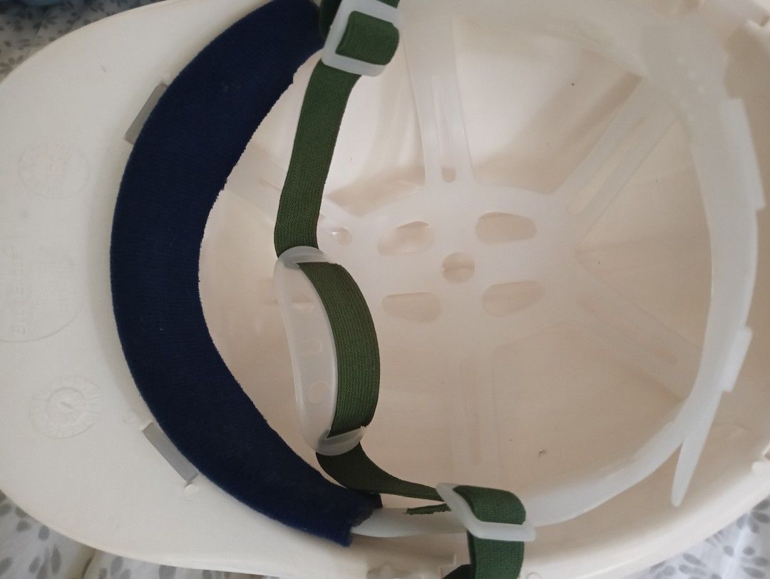 Hard hat/Safety hat (Category: Caps & Hats) located in Makati City. Submitted by rbbql (Listing ID 1320783427, Image 3). Description: There was no damages however there are lines outside the hat.