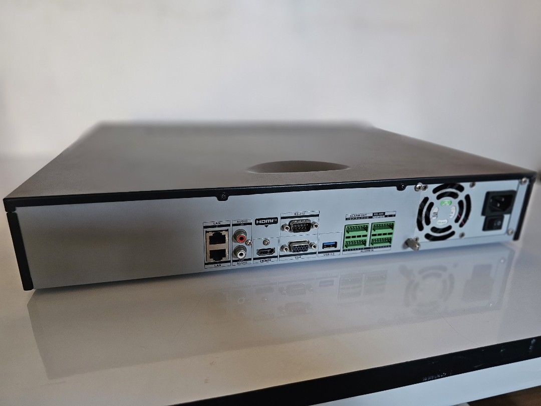 HIKVISION NVR DS-7932 CCTV (Category: Security Systems & CCTV Cameras) located in Pasay City. Submitted by xsamskie (Listing ID 1320790208, Image 2). Description: Hikvision NVR DS-7932N-R4(B) nakachinese, di mapalitan language.