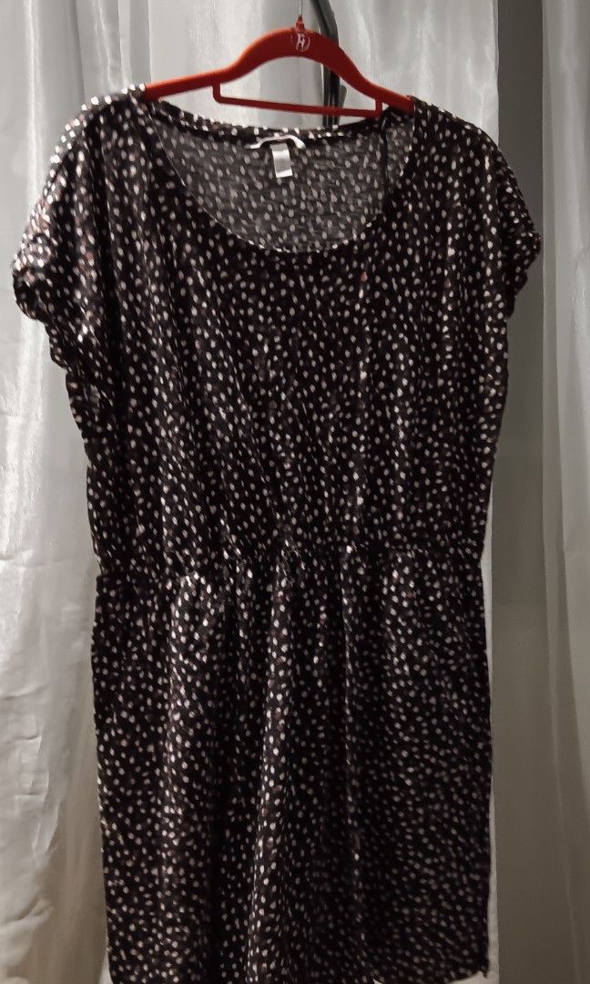 H&M basic top (Category: Shirts) located in Nilai. Submitted by norul_queen (Listing ID 1320855979, Image 1). Description: .