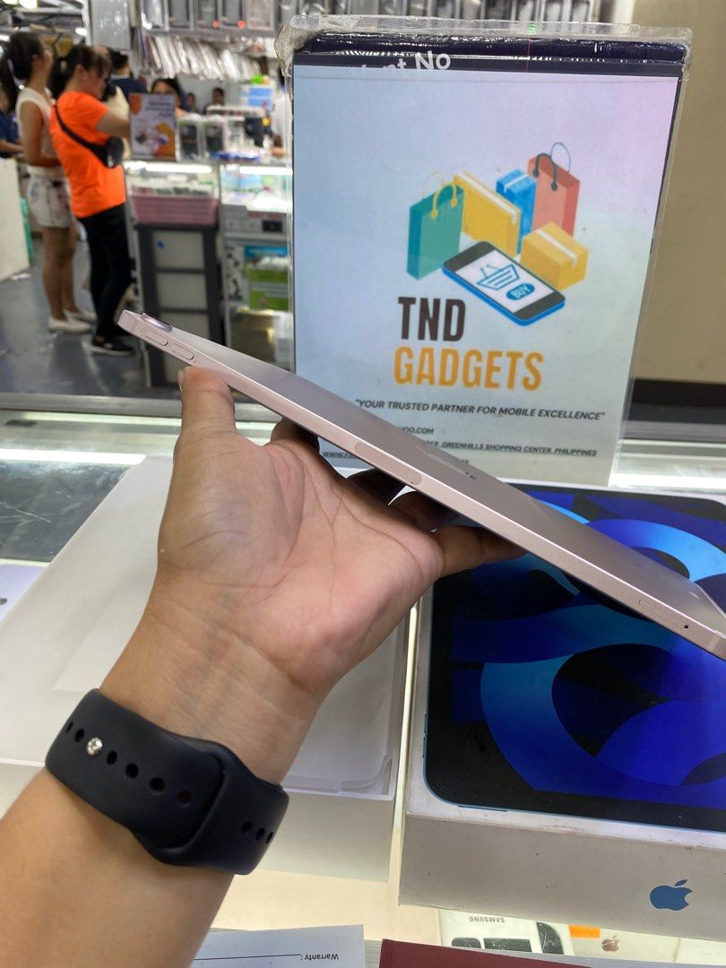 Ipad Air 5 256gb wifi+cellular (Category: iPad) located in Pasig City. Submitted by melissaomb01623 (Listing ID 1320853762, Image 3). Description: Ipad Air 5 256gb wifi+cellular good as new 💯smooth good condition 📌pick up store in greenhills shopping center 📌we do cod in metro manila and near provinces just add sf only 📌we ship nationwide via LBC 📌we accept swap/trade in 📌we accept credit card installment 📌we accept ggives 📌we accept bill
