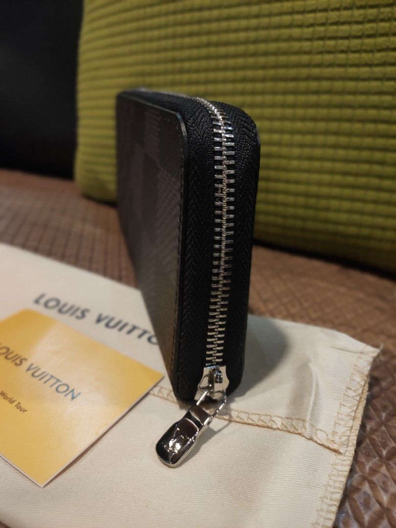 Japan Preloved Lv unisex (Category: Luxury Bags & Wallets) located in Cebu City. Submitted by esrpreloved (Listing ID 1320771616, Image 2). Description: Japan Preloved wallet LOOKS NEW GENUINE LEATHER ‼️💯 Coded.