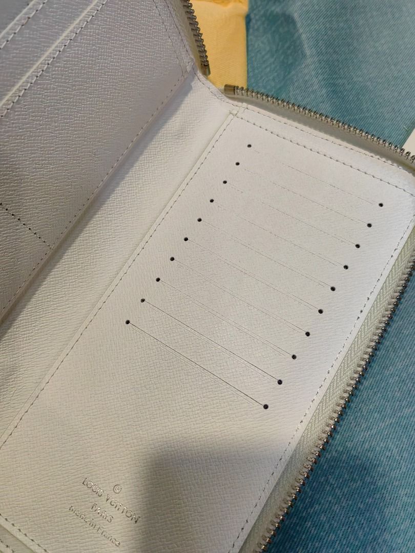 Japan Source LV wallet (Category: Luxury Bags & Wallets) located in Cebu City. Submitted by erlacoleccion (Listing ID 1320771073, Image 2). Description: Japan Surplus wallet Coded Real GENUINE LEATHER Flaw posted . minimal crack due to over stretched Outer skin lang ng folded portion ang may issue Kasya big phones.