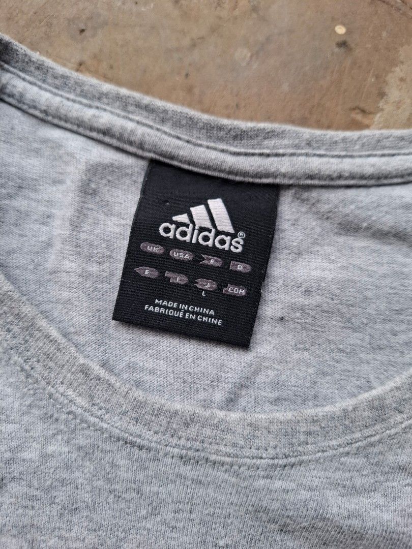 Kaos adidas abu Fesyen Pria Pakaian Atasan di Carousell