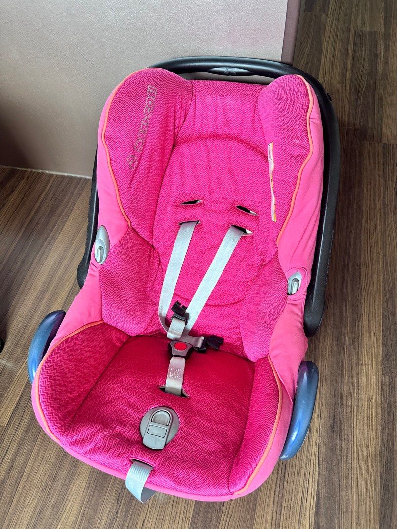 Maxi cosi pink car seat