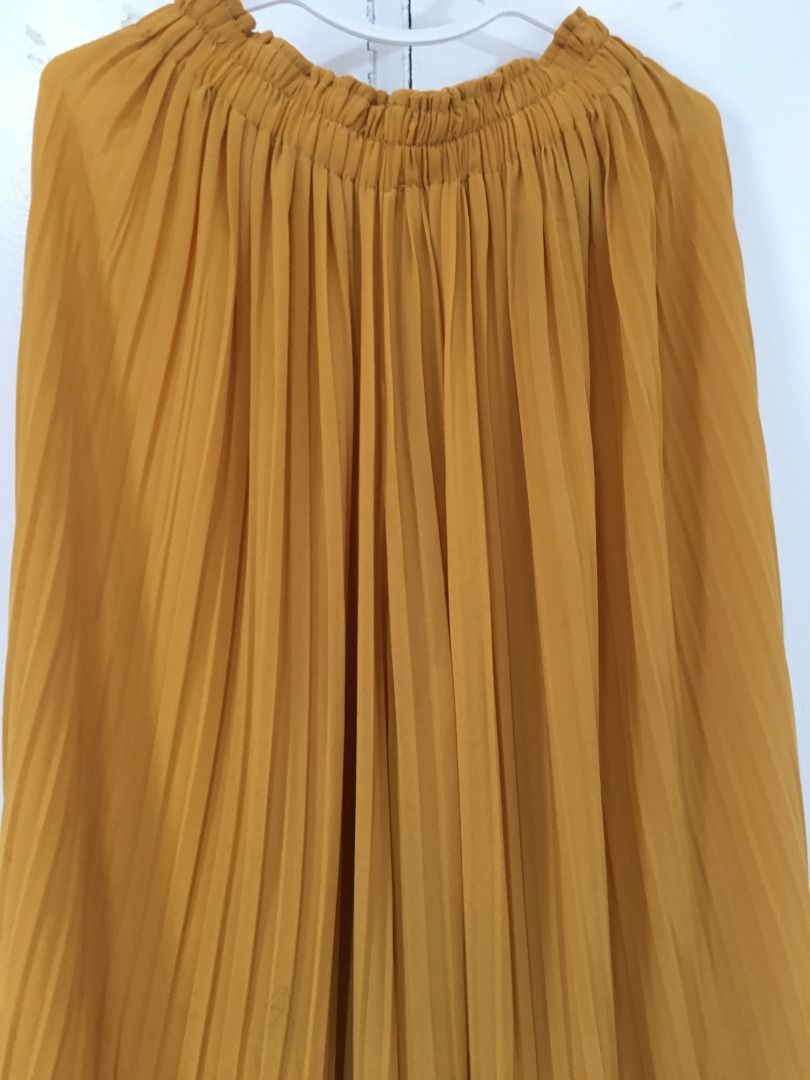 Mustard Pleated Palazzo Pants (M-L) (Category: Other Bottoms) located in Rizal. Submitted by tricia_carousel (Listing ID 1320797480, Image 3). Description: Garterized waist. Can fit M-L 🛍 All items are authentic & owned by me ❌ No lowballers please 🛵 Buyer shoulders shipping fee 🍀 Payment via Gcash/BPI No when-worn photo, sorry! Happy shopping! Credits to https://www.amazon.in/ for photo peg (photo #1).