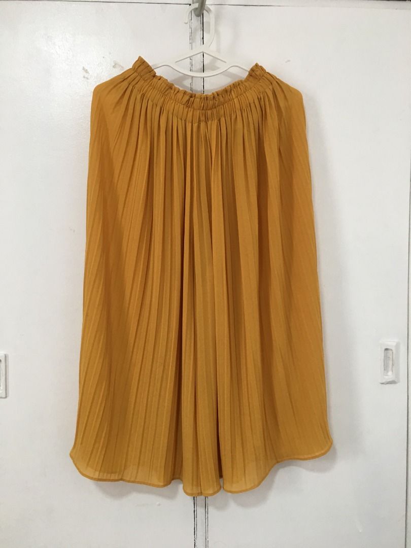 Mustard Pleated Palazzo Pants (M-L) (Category: Other Bottoms) located in Rizal. Submitted by tricia_carousel (Listing ID 1320797480, Image 2). Description: Garterized waist. Can fit M-L 🛍 All items are authentic & owned by me ❌ No lowballers please 🛵 Buyer shoulders shipping fee 🍀 Payment via Gcash/BPI No when-worn photo, sorry! Happy shopping! Credits to https://www.amazon.in/ for photo peg (photo #1).