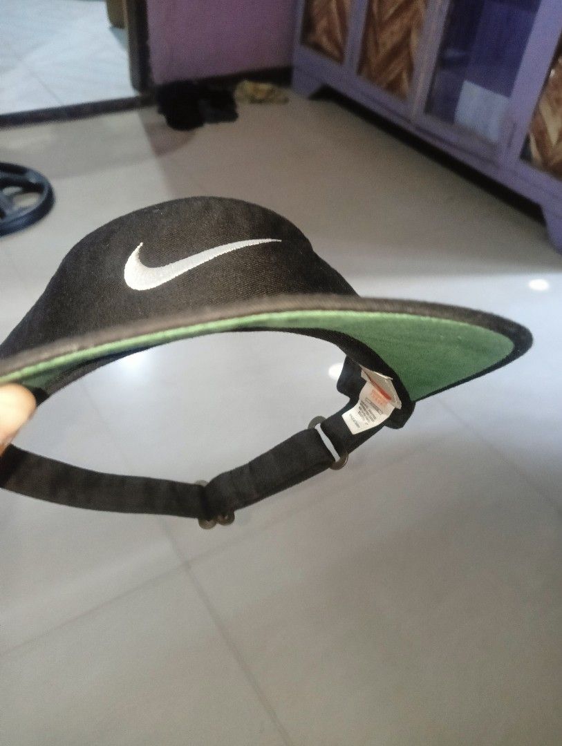 Nike men's visor 90's vintage (Category: Caps & Hats) located in Caloocan City. Submitted by camposingko (Listing ID 1320771591, Image 2). Description: OSFA EXCELLENT CONDITION 9.9/10 COLOR RATE 380+SF NALANG MGA BOSSING.