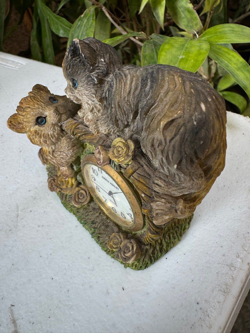 One piece cute table clock (Category: Clocks) located in Davao. Submitted by parteawares2 (Listing ID 1320799791, Image 2). Description: One piece cat table clock quartz.