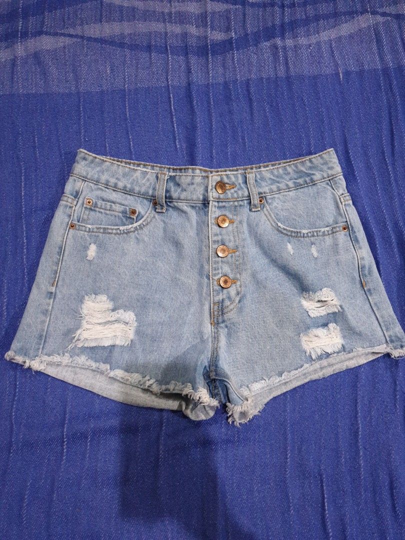 forever 21 light denim multi buttoned shorts size US 26 (Category: Shorts) located in Mandaluyong City. Submitted by froot4444 (Listing ID 1320876933, Image 1). Description: size us 26 flat measurements W14.5in L11-13in sf to be shouldered by buyer authentic item mandaluyong city j&t or sdd.