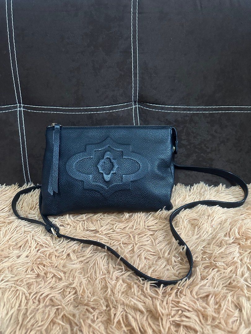Preloved Black Oryany Bag (Category: Luxury Bags & Wallets) located in Manila. Submitted by echrise (Listing ID 1320871448, Image 1). Description: With signs of usage but super tibay :) My own preloved .