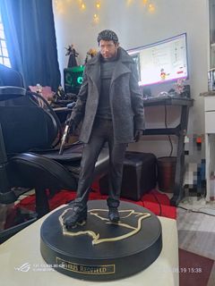 Figurine Collector Léon S. Kennedy 33CM Resident Evil 4
