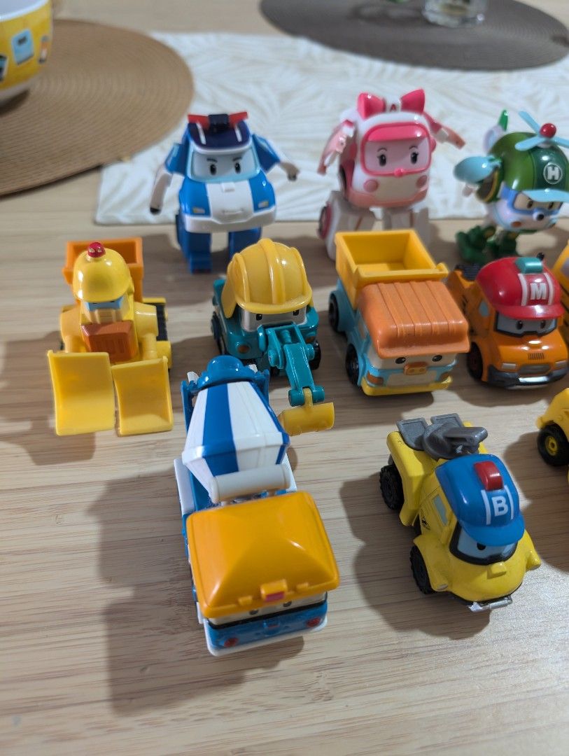 Robocar Poli Characters Set Bundle (Category: Kids Toys) located in Quezon City. Submitted by cart_rd (Listing ID 1320883025, Image 2). Description: 15pcs characters including interchangeable to cars main characters Poli, Roy, Amber,Helly.
