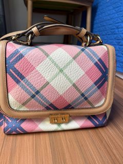 (Category: ) located in . Submitted by solelypreloved (Listing ID 1320793056, Image 1). Description: .