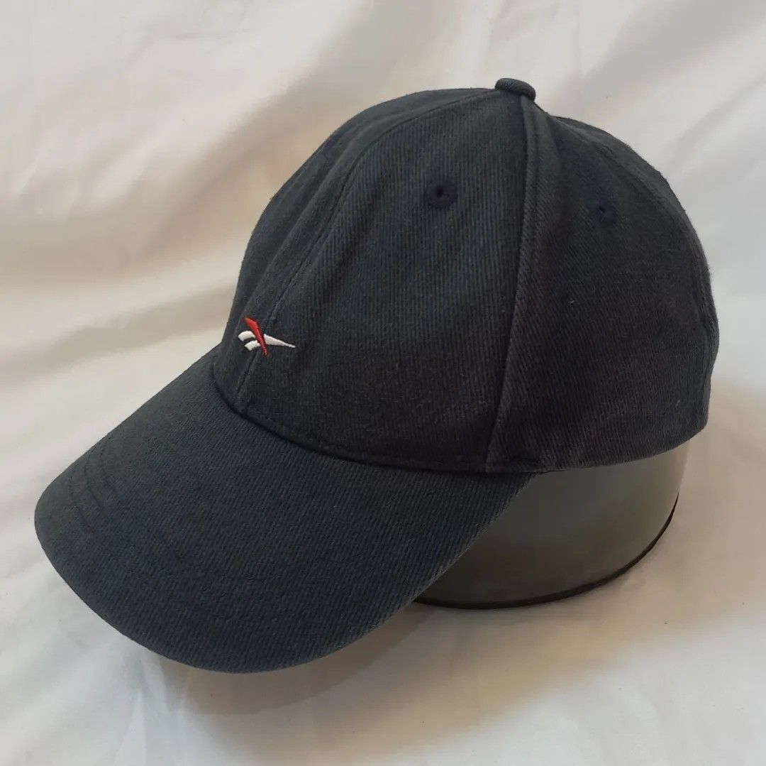 Topi reebok classic store