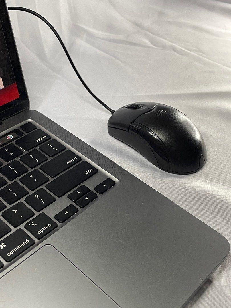 Black Wired Mouse | Office Computer setup (Category: Mouse & Mousepads) located in Paranaque City. Submitted by homefashionbymaple (Listing ID 1320857426, Image 3). Description: ♦️No issues. Item in good working condition. No box ✅ Delivery via J&T / Lalamove ✅ Payment thru BDO, BPI, Gcash 🔸 message for pics & videos of the product (in working condition, other details)🔸.