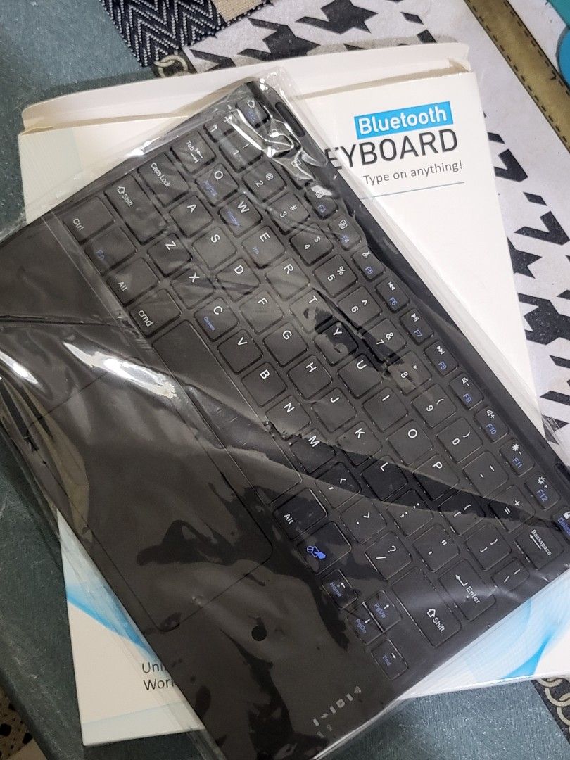 Wireless keyboard w trackpad (Category: Computer Keyboard) located in Quezon City. Submitted by tikz_816 (Listing ID 1320787912, Image 2). Description: unused Bluetooth wireless keyboard with trackpad 9.7inch for ipad/ android tablet up to 150hrs battery life. type c port buy with confidence over 150+ positive feedbacks/reviews meet up: qc and nearby areas balintawak lrt1 station fishermall pantranco shipping available: to be shouldered by the bu