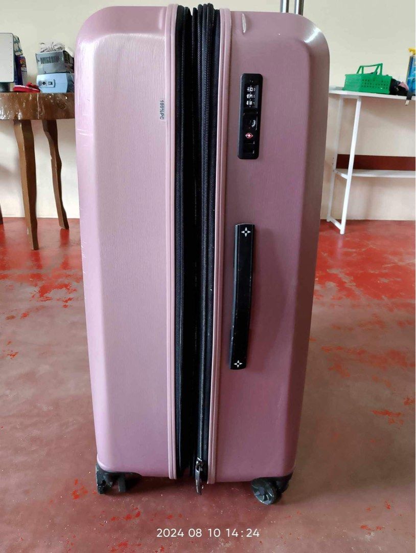 World Traveller Luggage Bag (Category: Luggage) located in Manila. Submitted by prelovedbymycam (Listing ID 1320819096, Image 2). Description: Hard Case Luggage, LightWeight, TSA approved combination lock, Security Zippers , Double Compression Straps with Mesh and Pocketed Dividers, Push Button Aluminium Trolley, Top, Side, Front & Bottom Handles Available in 7kgs and 30kgs 7kgs - 3,300 30kgs - 3,500 Get both at 6,300 No issues on 7kgs. All are i