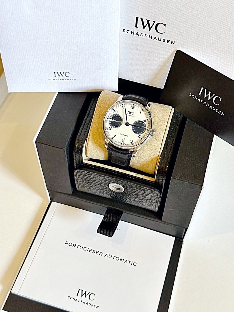 2022 IWC Portugieser 7 Days (Category: Luxury Watches) located in Bacoor. Submitted by myronemz8 (Listing ID 1317781663, Image 3). Description: For Sale/Swap 2022 IWC Portugieser Automatic 7 days Panda 42.3m Ref: IW500715 Sapphire Glass 7 days power reserve Blue Alligator Strap 9.5/10 Local AD Srp price 771,000 limited stock only Dare to Compare🙏⌚️ Below below SRP‼️‼️‼️ 588,000 slight neg upon viewing Accept Trade-in/credit card payment🚗 Look F