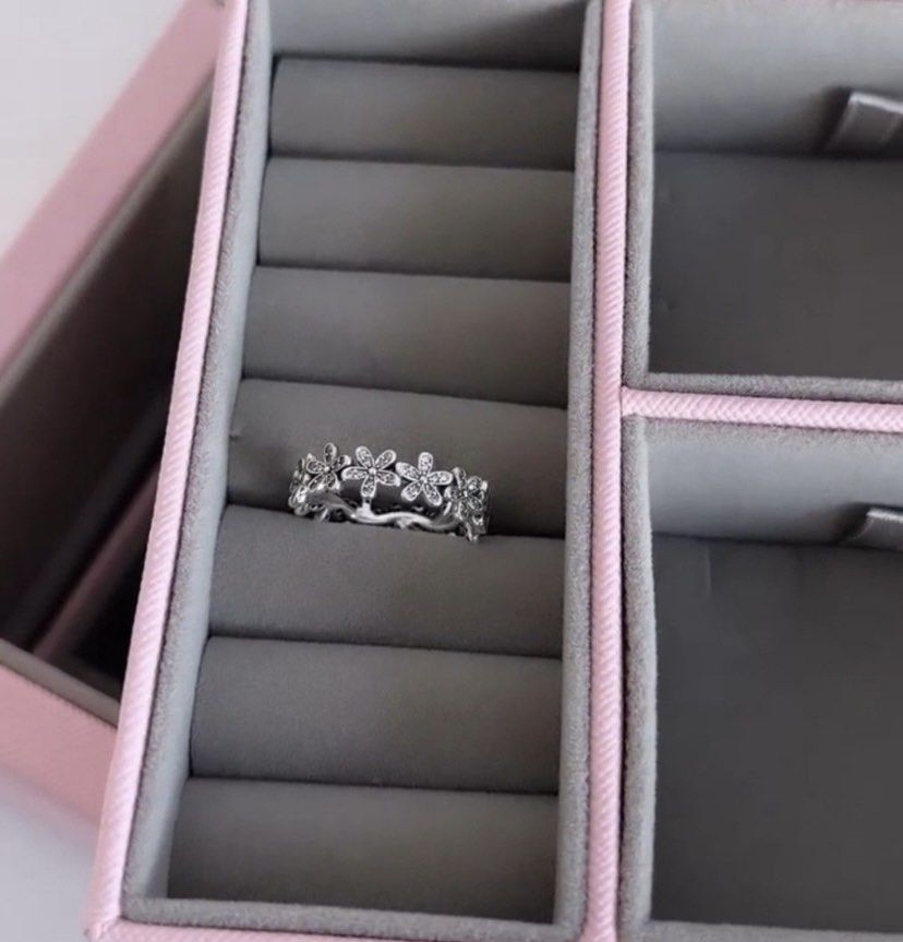 SALE PANDORA DAZZLING DAISY MEADOW STACKABLE RING Women s Fashion Jewelry Organizers Rings on Carousell