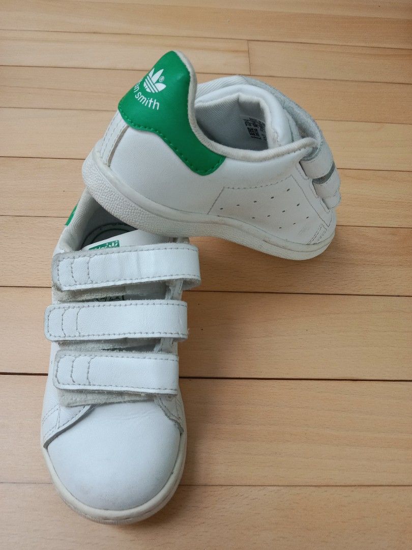 Adidas Stan Smith available in 2 with same size Babies Kids Babies Kids Fashion on Carousell