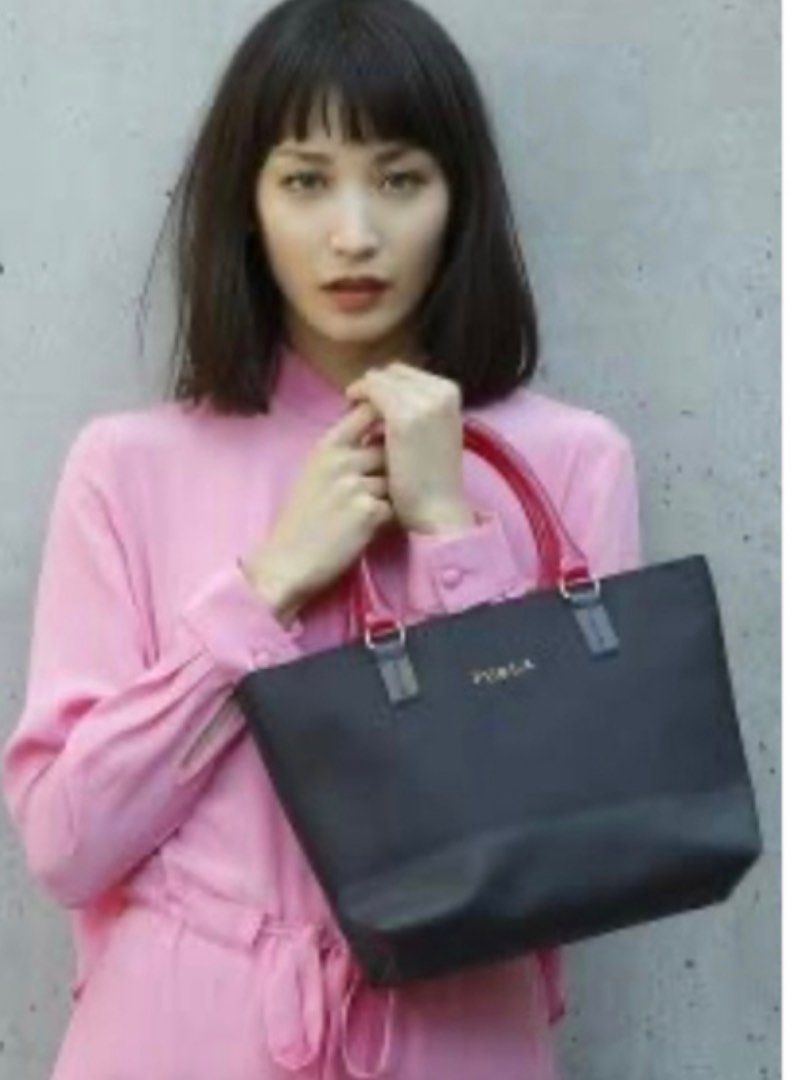 Authentic furla jelly mini handbag (Category: Luxury Bags & Wallets) located in Rizal. Submitted by houseofbell (Listing ID 1317839707, Image 2). Description: Body excellent condition Normal sign of usage inside.