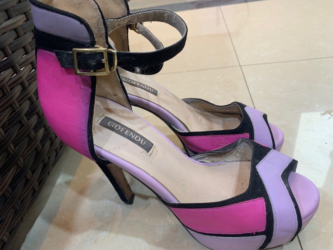 Bright pink heels (Category: Heels) located in Quezon City. Submitted by ron_s (Listing ID 1317778663, Image 3). Description: There are some cracks due to storage A real head turner heels Super Ganda ng kulay. Perfect for night out. If you don’t mind the cracks sa inner Selling them low 💕.