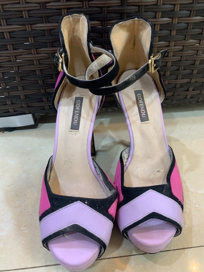Bright pink heels (Category: Heels) located in Quezon City. Submitted by ron_s (Listing ID 1317778663, Image 1). Description: There are some cracks due to storage A real head turner heels Super Ganda ng kulay. Perfect for night out. If you don’t mind the cracks sa inner Selling them low 💕.