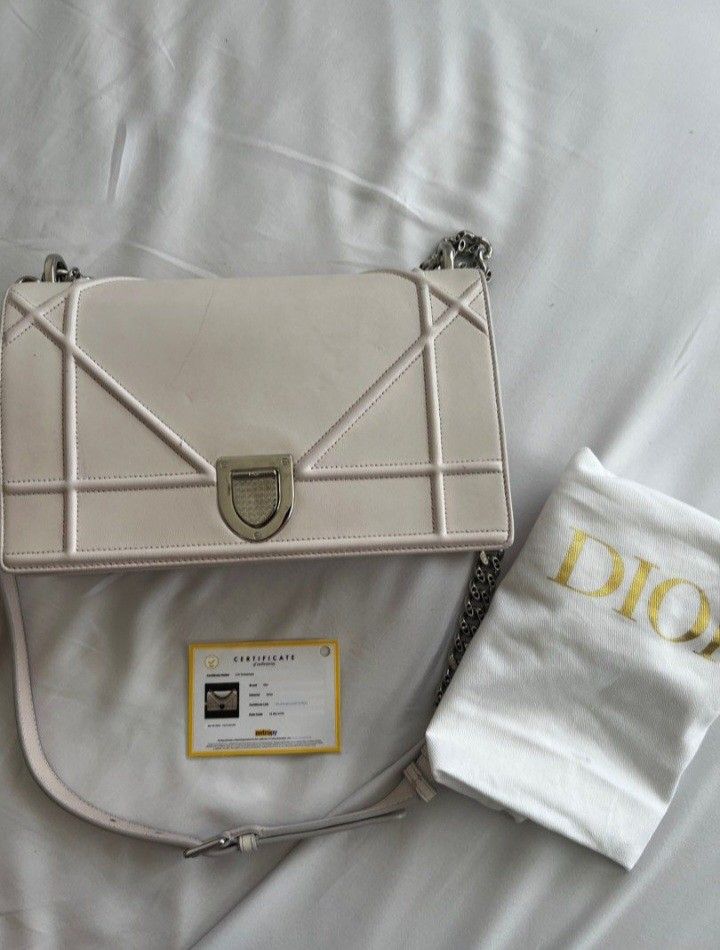 Dior bag (Category: Luxury Bags & Wallets) located in Piat. Submitted by preloved_japan_items (Listing ID 1317737454, Image 1). Description: authentic dior diorama bag 2 way off white color comes with dust bag and entrupy pm for more pics. NO to Barat Sure buyer only.