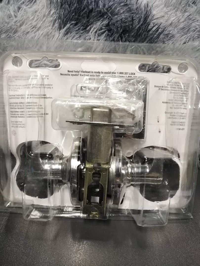 Door locks (Category: Locks, Doors & Gates) located in Quezon City. Submitted by streetpark_prod (Listing ID 1317798609, Image 2). Description: Kwikset door locks Sold individually Inquire the price per item.