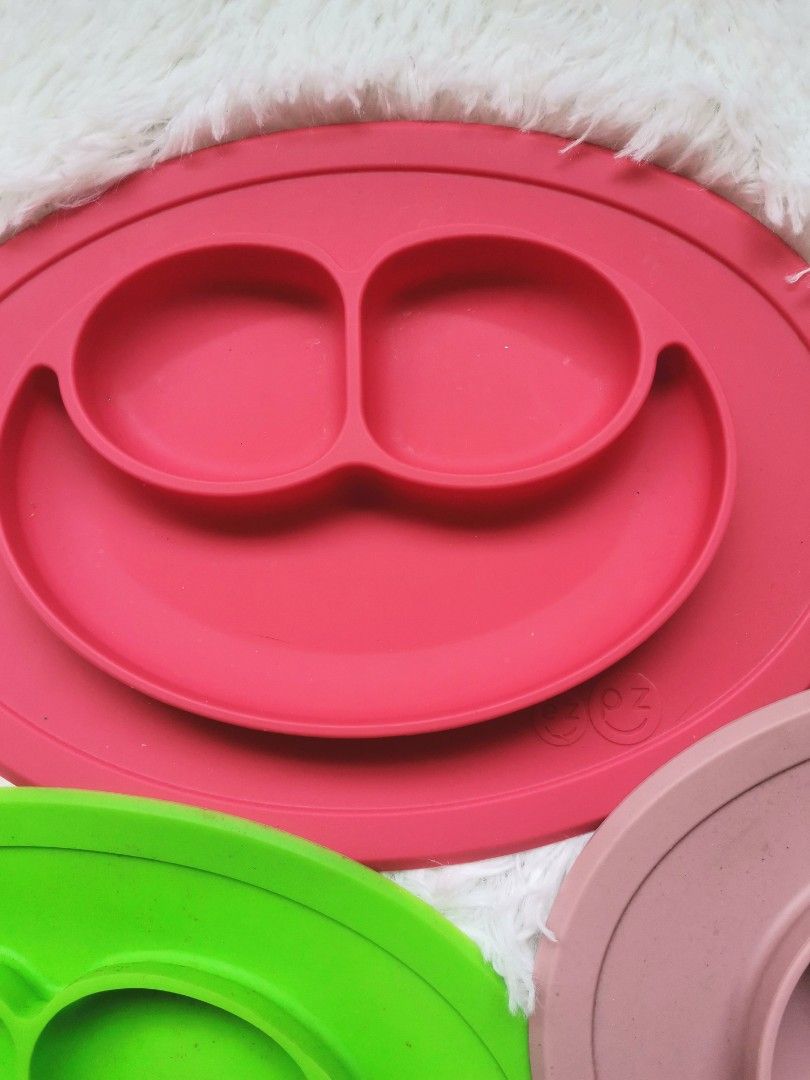 Ez pz Rubberized baby plate (Category: Weaning & Toddler Feeding) located in Manila. Submitted by elsapimcab06 (Listing ID 1317843569, Image 3). Description: Preloved Brand: ez pz Rubberized Suction plate Divider plate Available color Red Green Old rose Gray - ₱250 each.