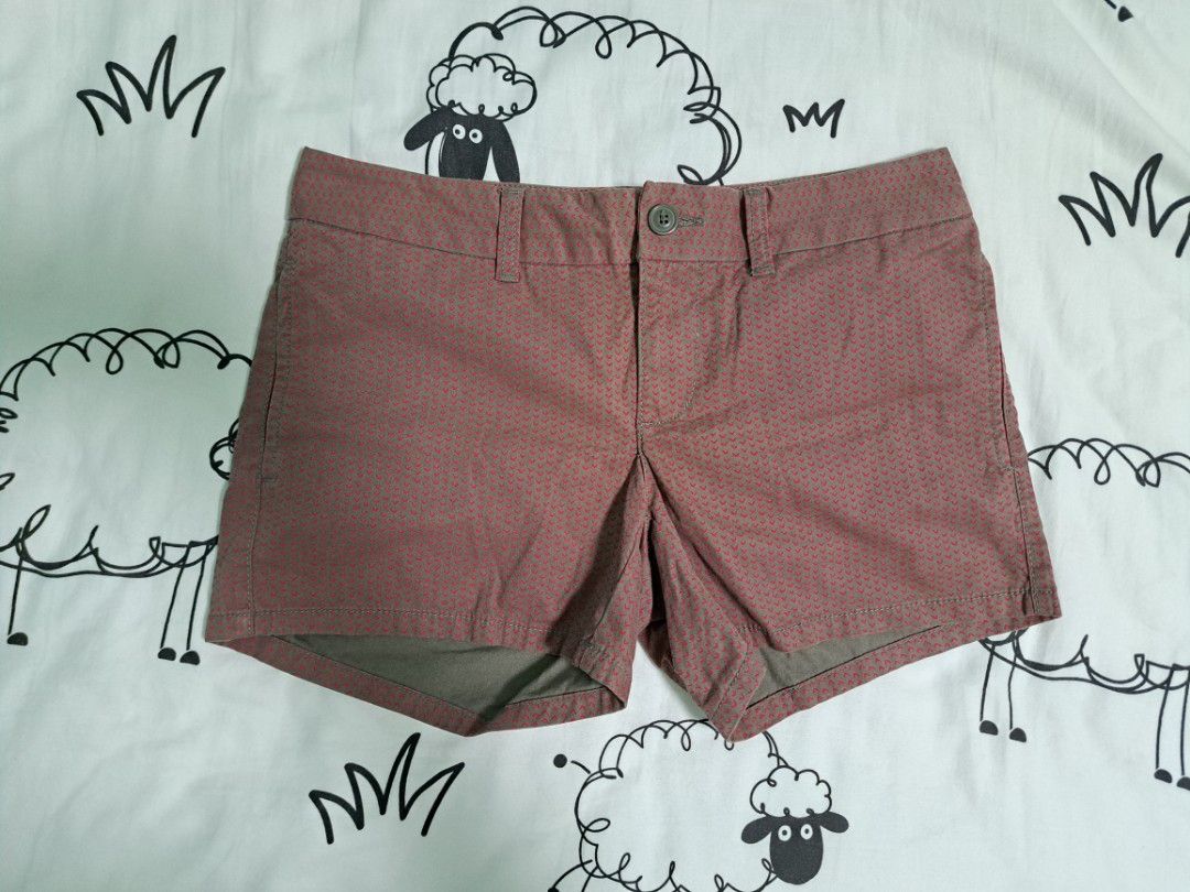 GAP Hadley brown heart shorts y2k