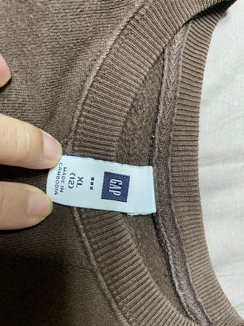 Gap Pullover (Category: Coats, Jackets and Outerwear) located in Singapore. Submitted by momof3musketeers (Listing ID 1317813211, Image 2). Description: Authentic Gap pullover Can fit adult M size .
