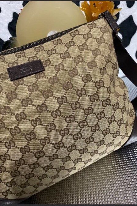 Gucci crossbody messenger top