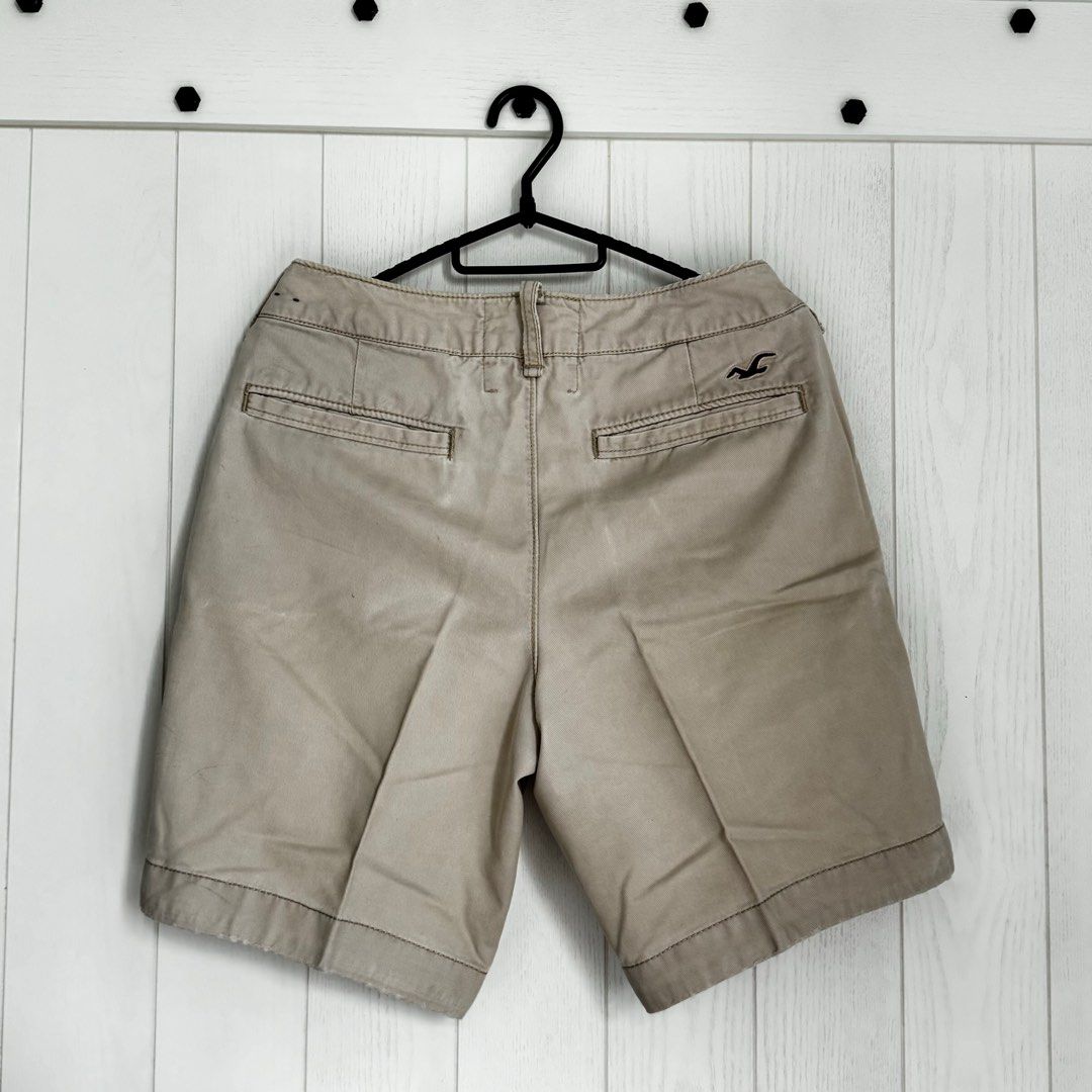Hollister khaki shorts 2025
